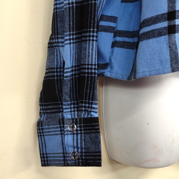 Forever 21 blue and black Medium Flannel button down Shirt - Picture 4 of 9